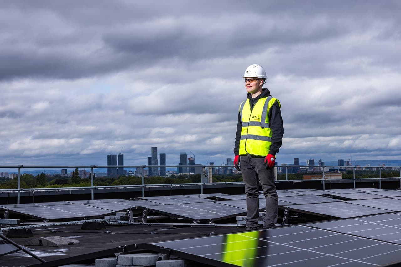 Why Solar Panel Cleaning Needs Drones